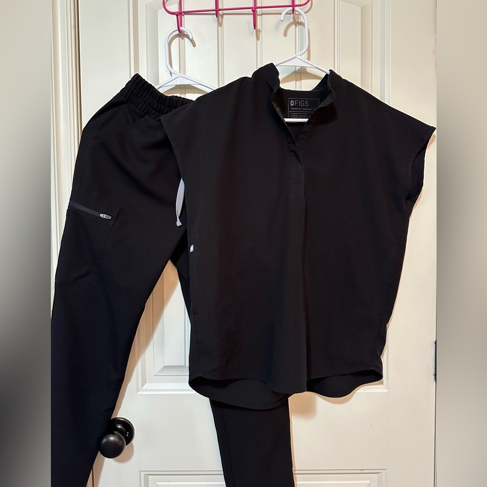 Women’s Black FIGS Scrub Set
